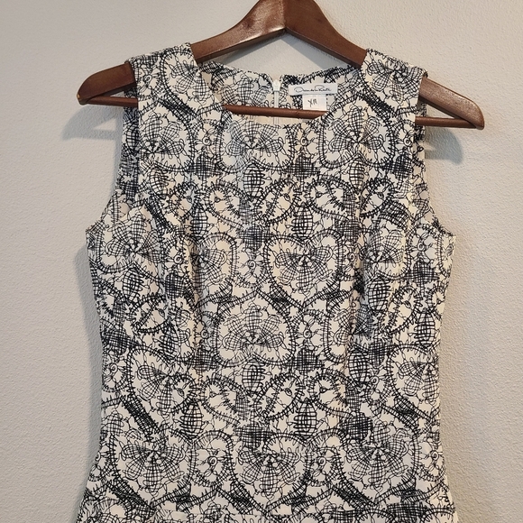 Oscar de la Renta Cream & Black Silk A-Line Dress - Picture 2 of 8